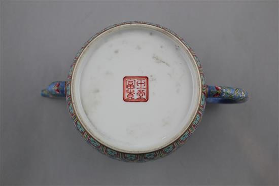 A Chinese famille rose enamelled porcelain wine pot and cover, 15cm